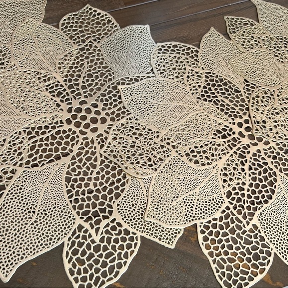 Floral Cut-Out Metallic Gold Vinyl 18" Placemat/Charger Set of 4 - Picture 4 of 6